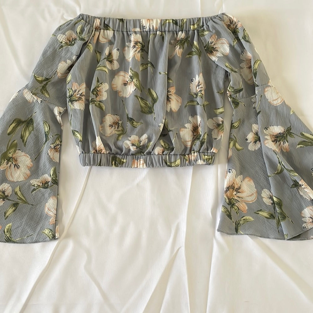 Floral Bell sleeves off the shoulder crop top!